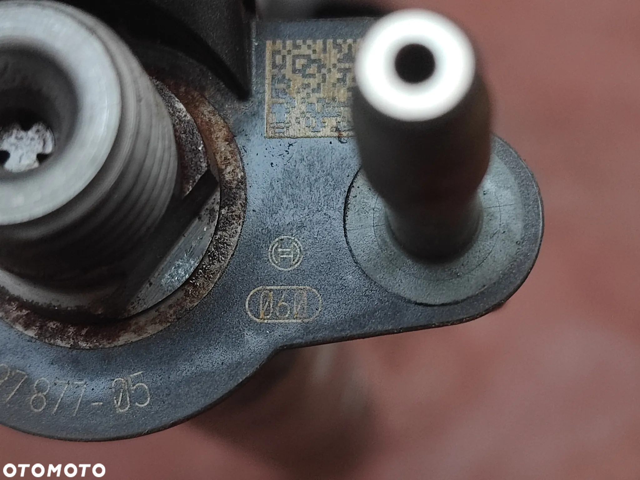 BMW E60LCI / E81 / E82 / E88 / E87 / E90 / E91LCI / E92 / E93 ORYGINALNY WTRYSKIWACZ PALIWA PIEZO / WTRYSKI KOMPLET 4 SZTUKI PIEZO-ELEKTRYCZNYCH DO SILNIKÓW GAMY N47D20 177KM DIESLA O NR. 13 53 7 797 877 - 05 ( 60 ) SPRAWNE W 100% - 19
