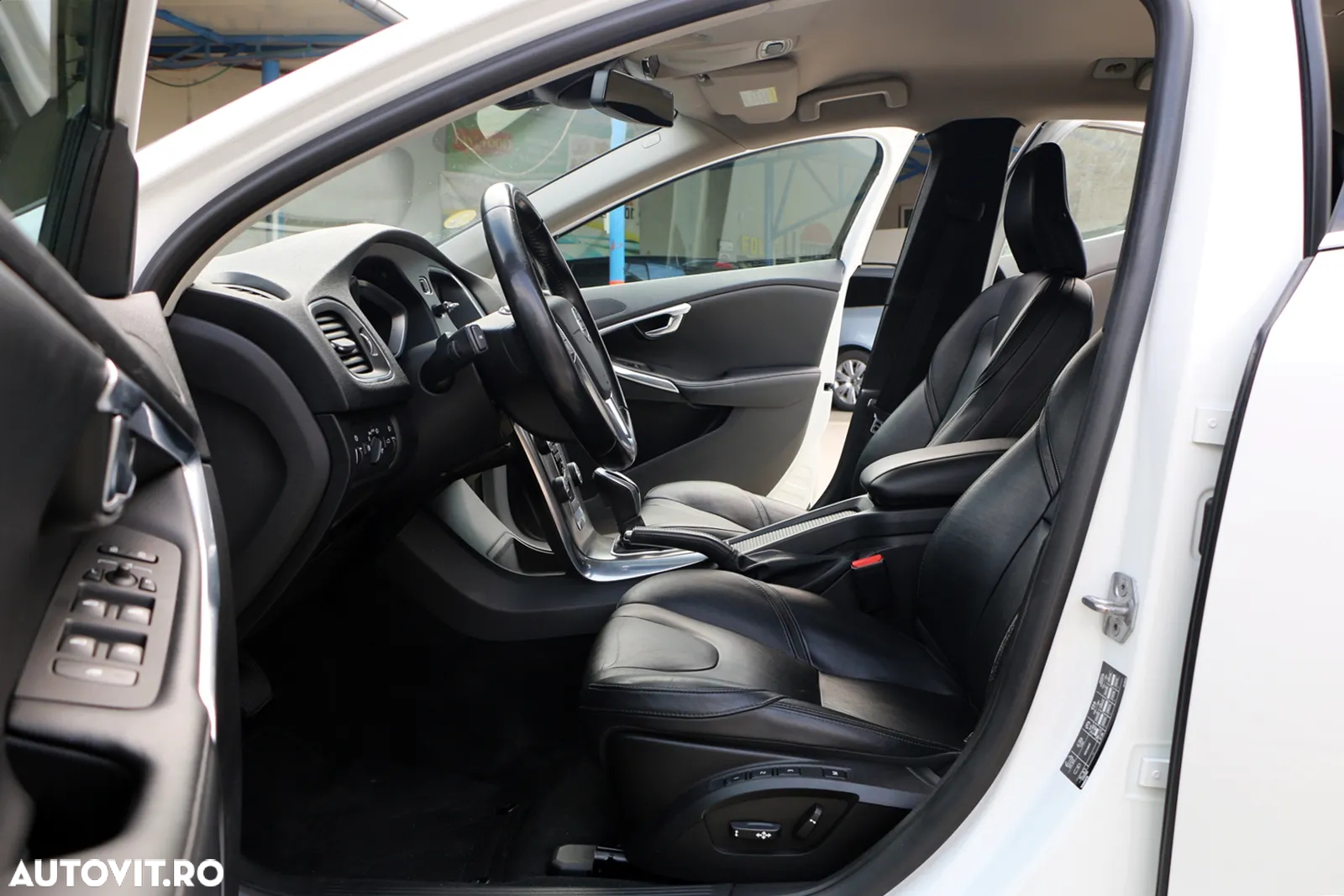 Volvo V40 D3 Geartronic Summum - 17