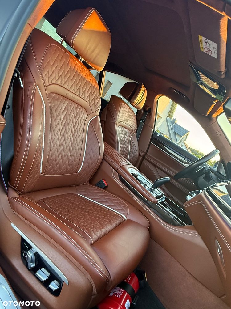 BMW Seria 7 750i xDrive sport - 29