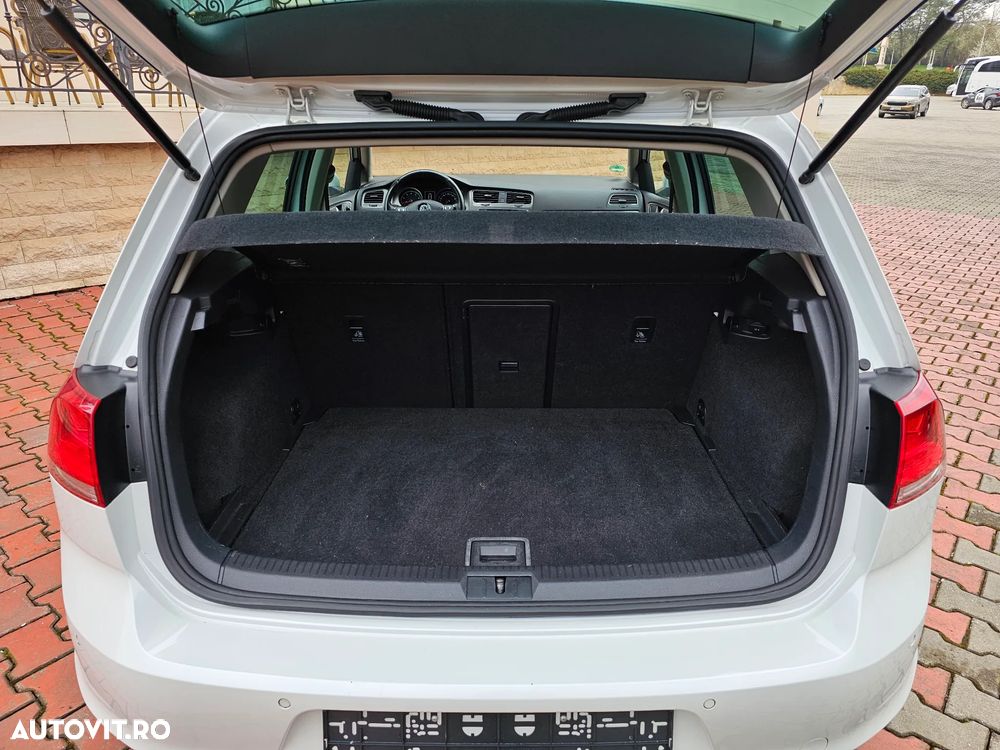 Volkswagen Golf - 22