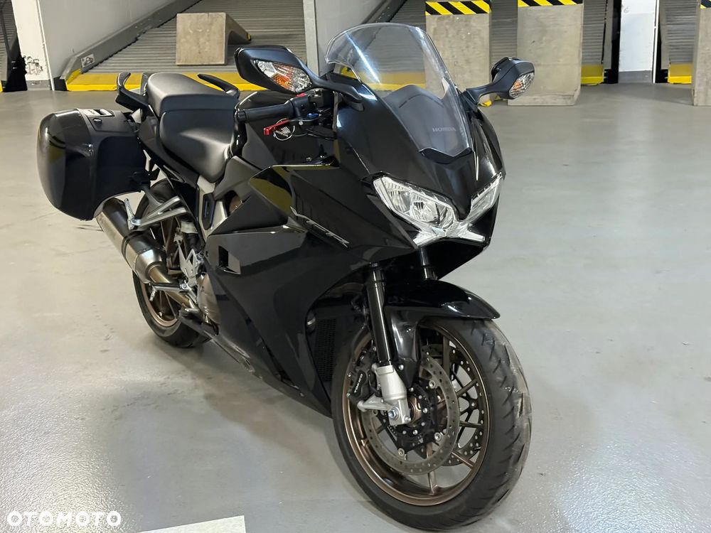 Honda VFR - 4