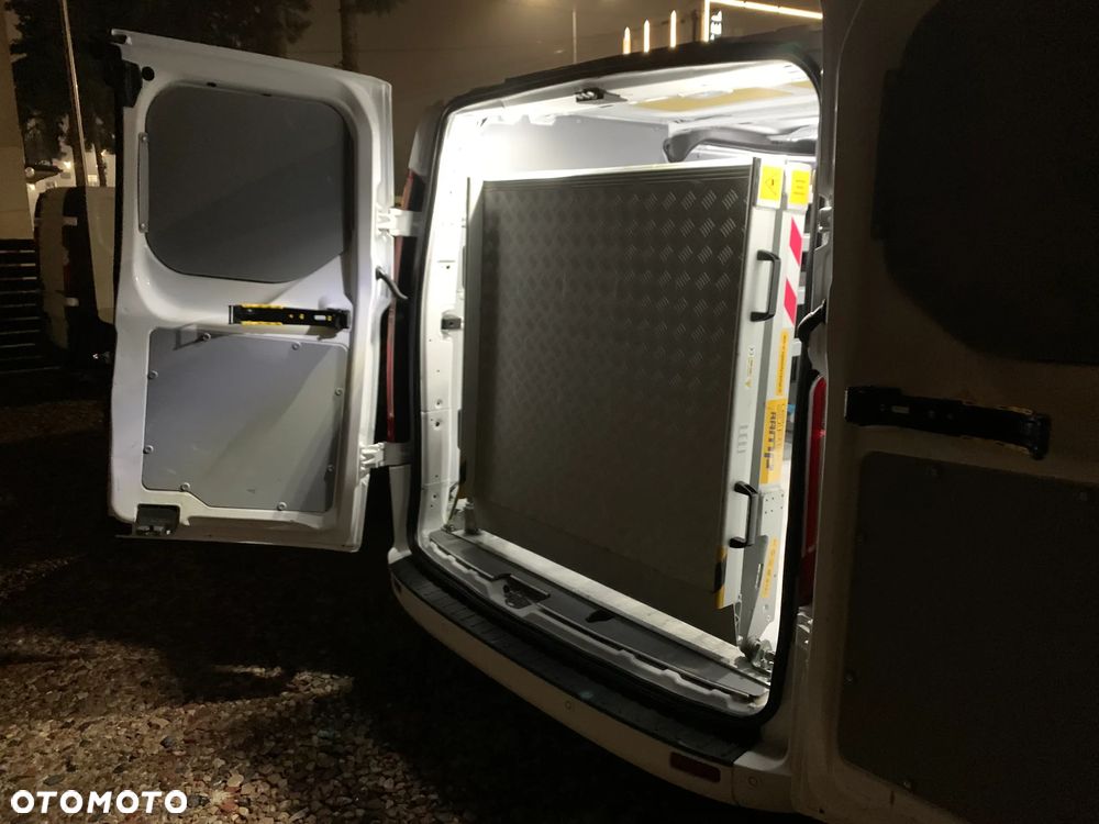 Ford CUSTOM LIMITED EDITION KOMFORT+ REF. KSENONOWE PLUS LEDOWE, NAWIGACJA, KAMERA, PARKTRONIKI, ZABUDOWA SERWIS, WARSZTAT, WINDA - RAMPA NAJAZD TRANSPORTOWY - 15