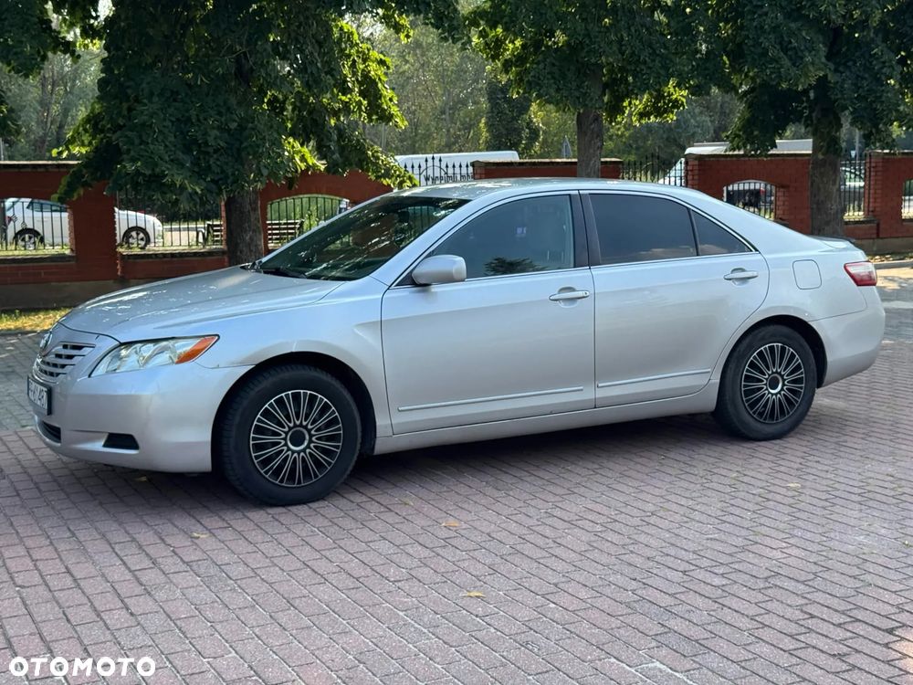Toyota Camry - 4