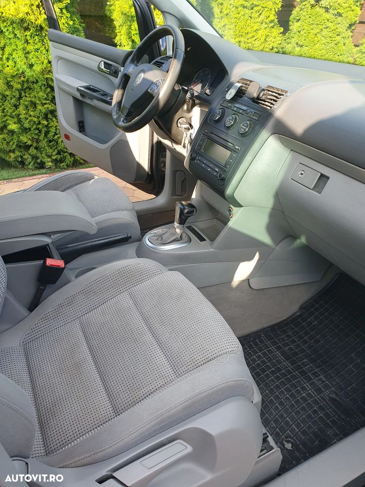 Volkswagen Touran - 29