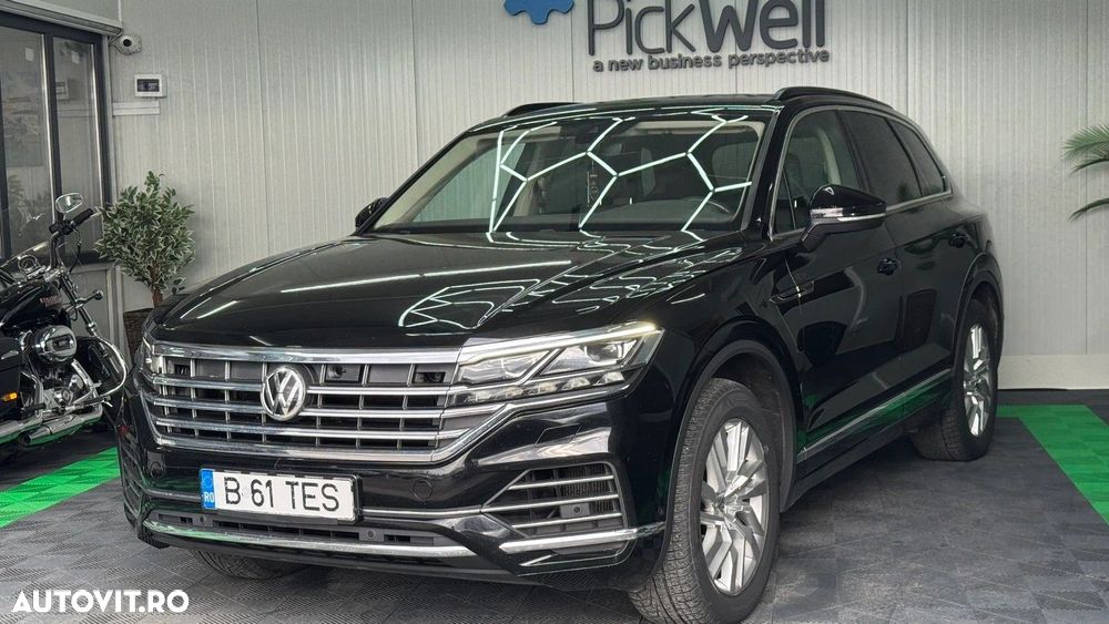 Volkswagen Touareg - 1