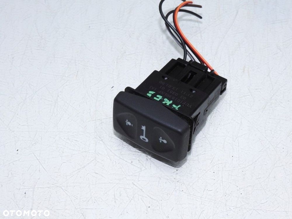 PRZEŁĄCZNIK BLOKADY DRZWI LAND ROVER FREELANDER - 2