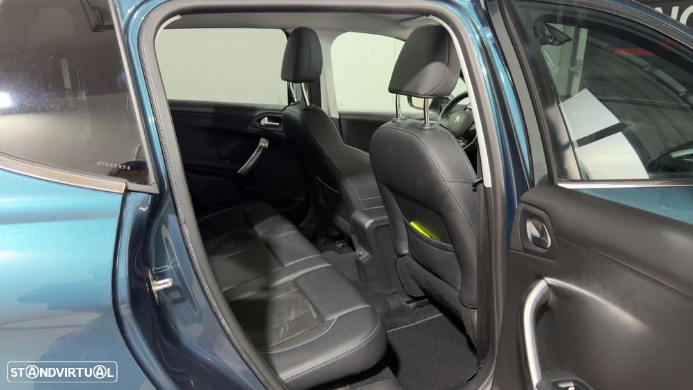 Peugeot 2008 1.2 PureTech Crossway - 16