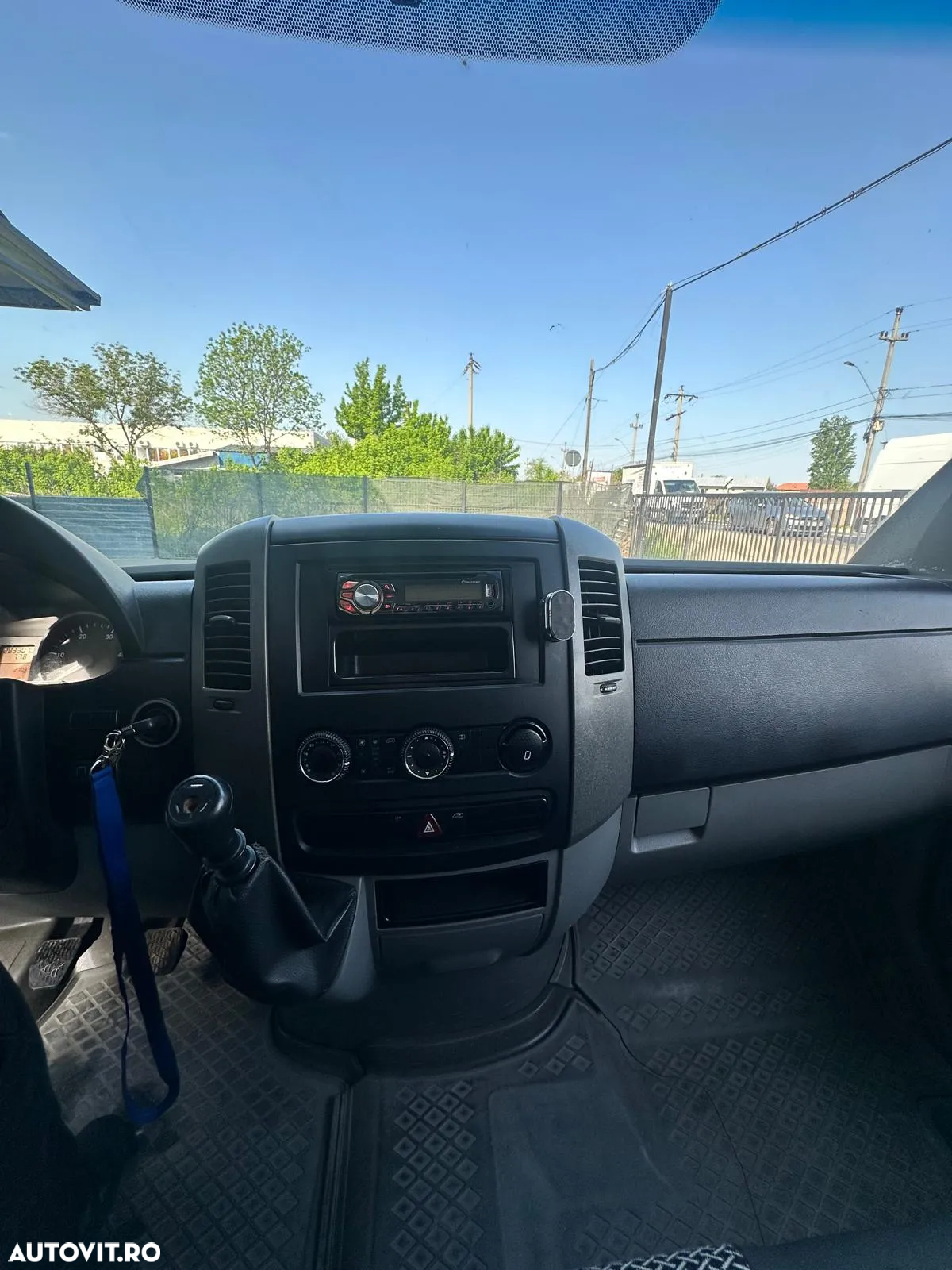 Mercedes-Benz Sprinter - 14