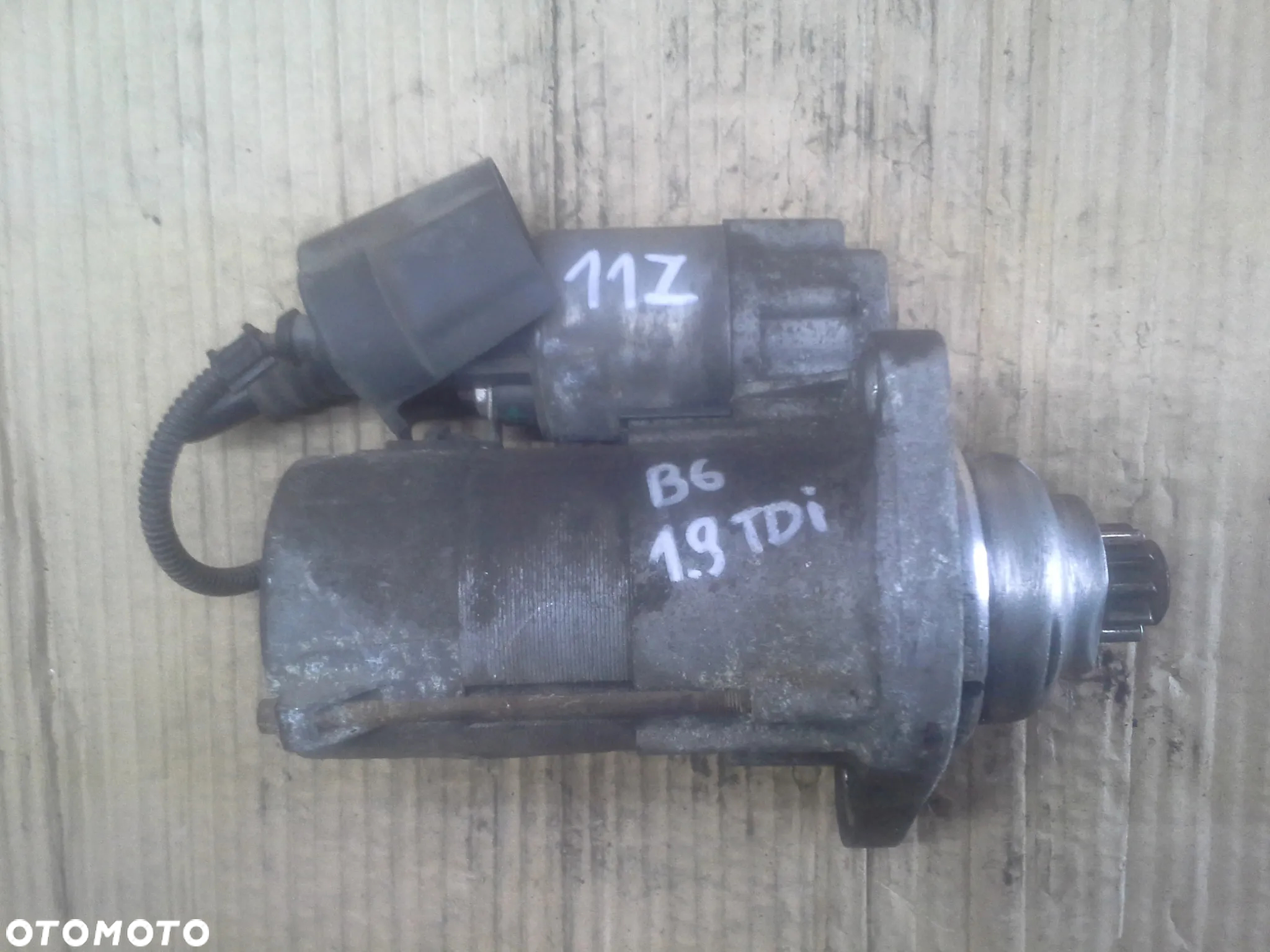 Volkswagen Passat B6 1.9 TDi rozrusznik Valeo 02Z911023H - 2