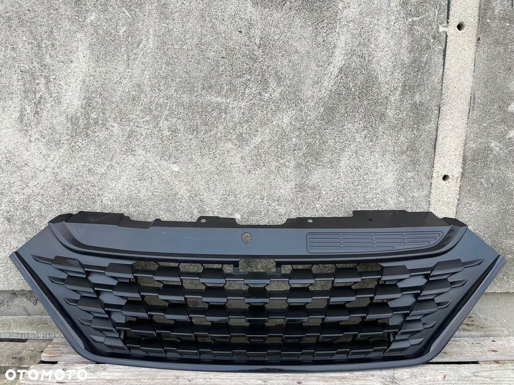 GRILL ATRAPA ZDERZAK PRZOD IVECO DAILY IV LIFT 19- - 1