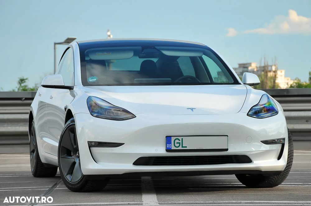 TESLA Model 3 2022 — imagine 3
