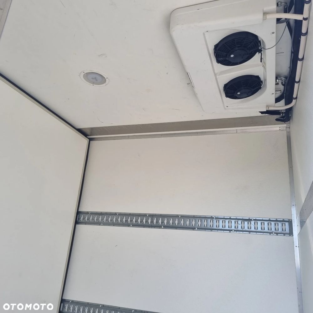 Mercedes-Benz Sprinter - 9