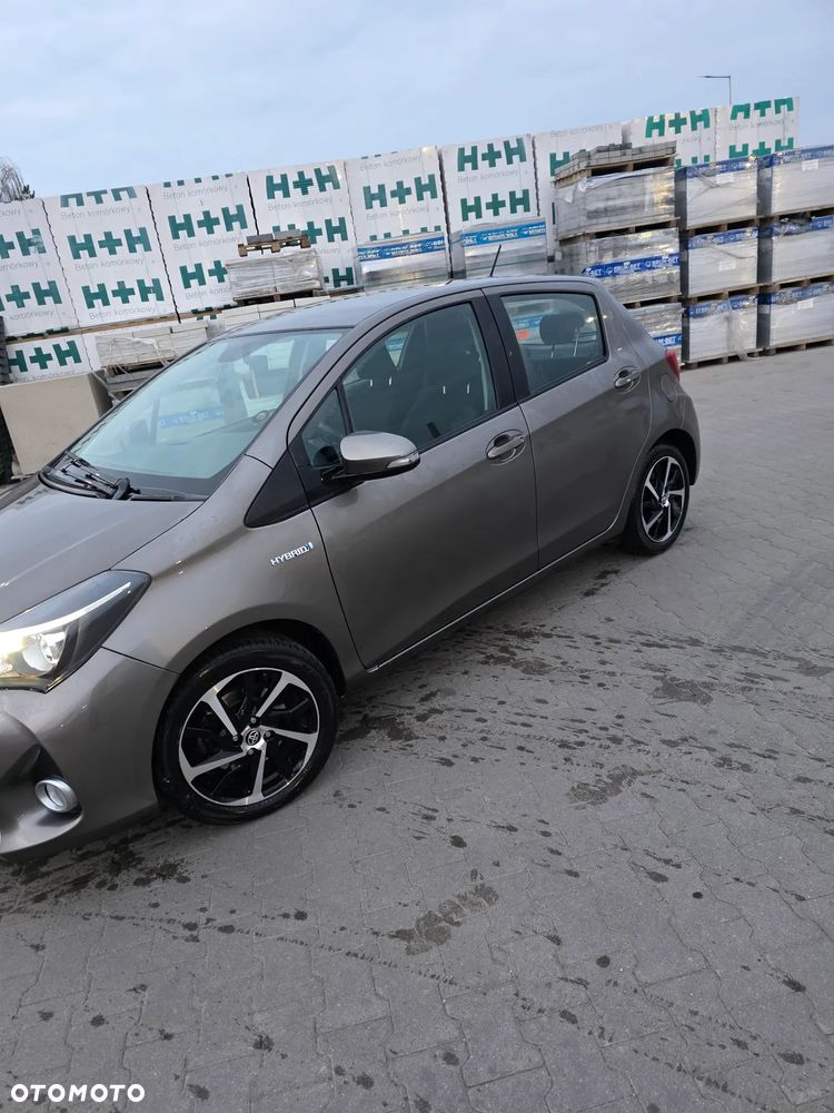 Toyota Yaris Hybrid 100 Selection - 7