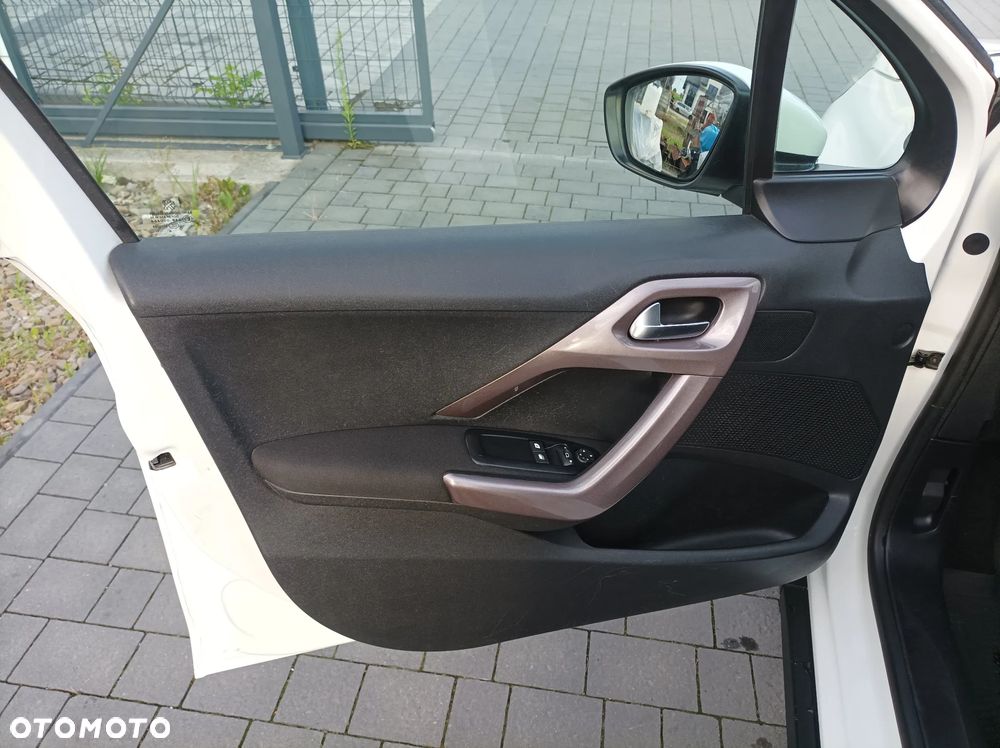 Peugeot 2008 PureTech 82 Urban Move - 16