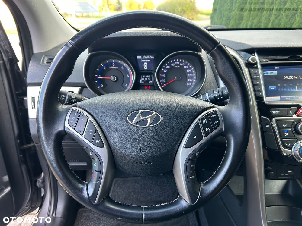 Hyundai i30 1.6 CRDi Fifa World Cup Edition - 22