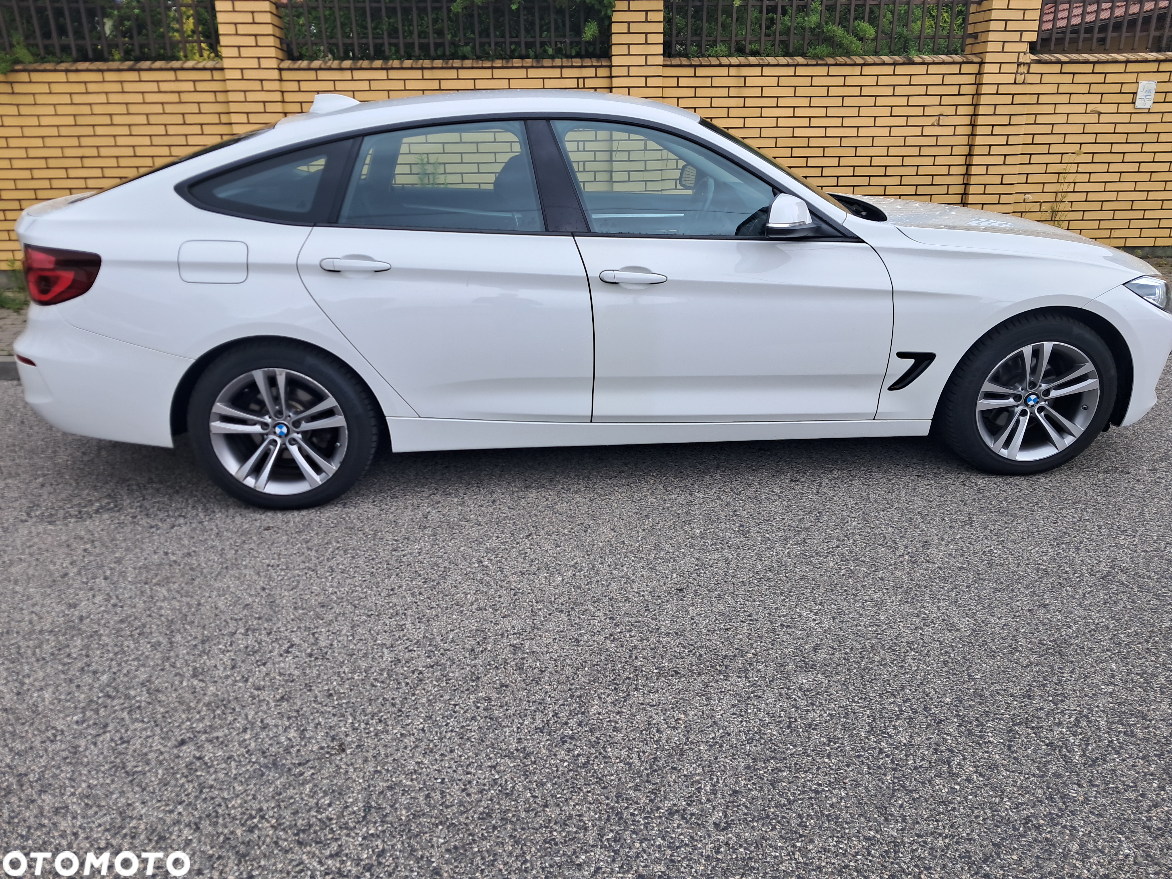 BMW Seria 3 320d Sport Line - 2