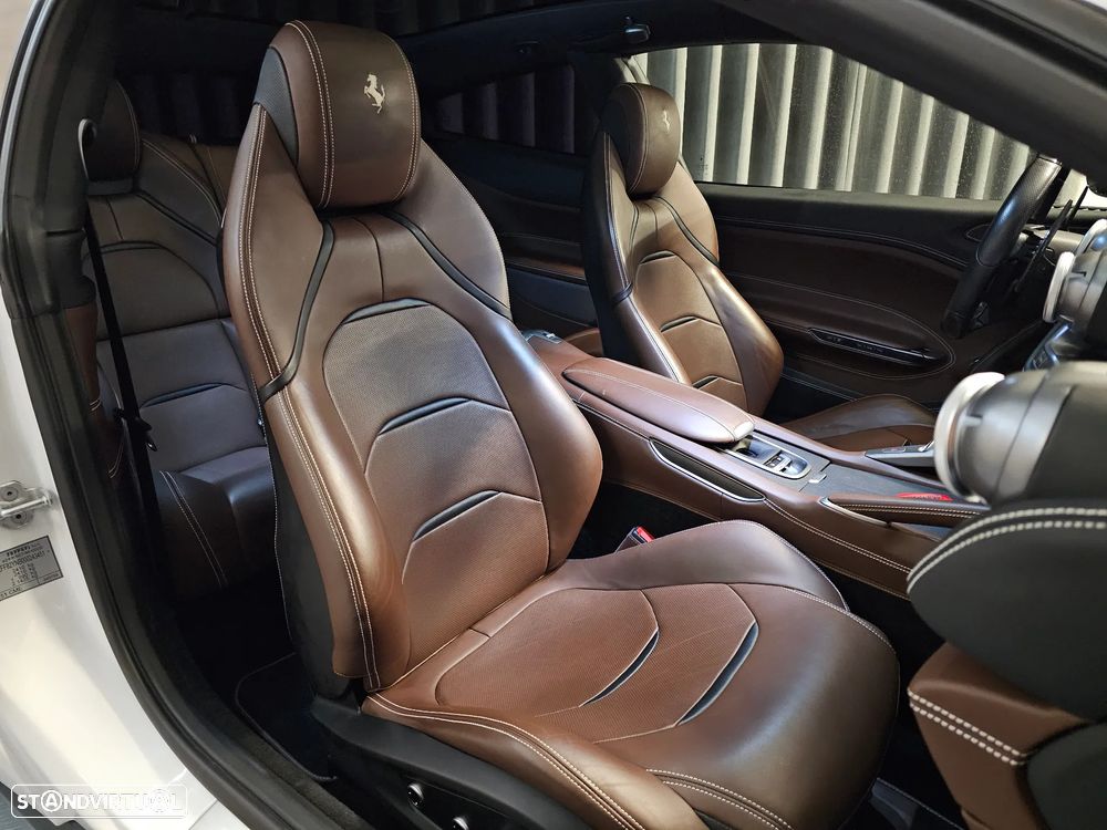 Ferrari GTC4 Lusso T - 20