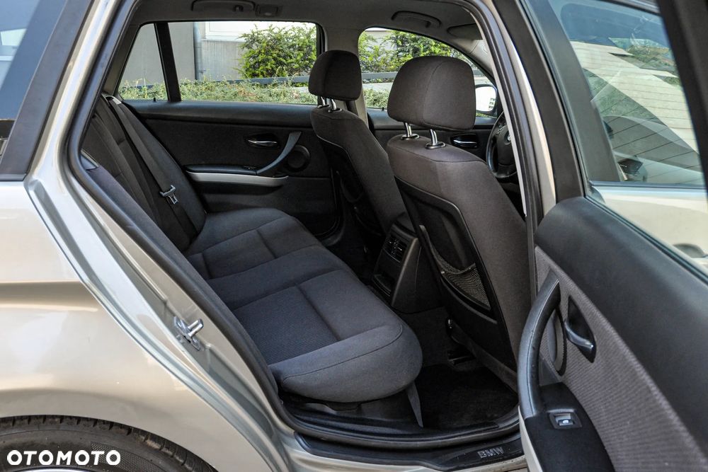 BMW Seria 3 320d DPF Efficient Dynamics Edition - 13