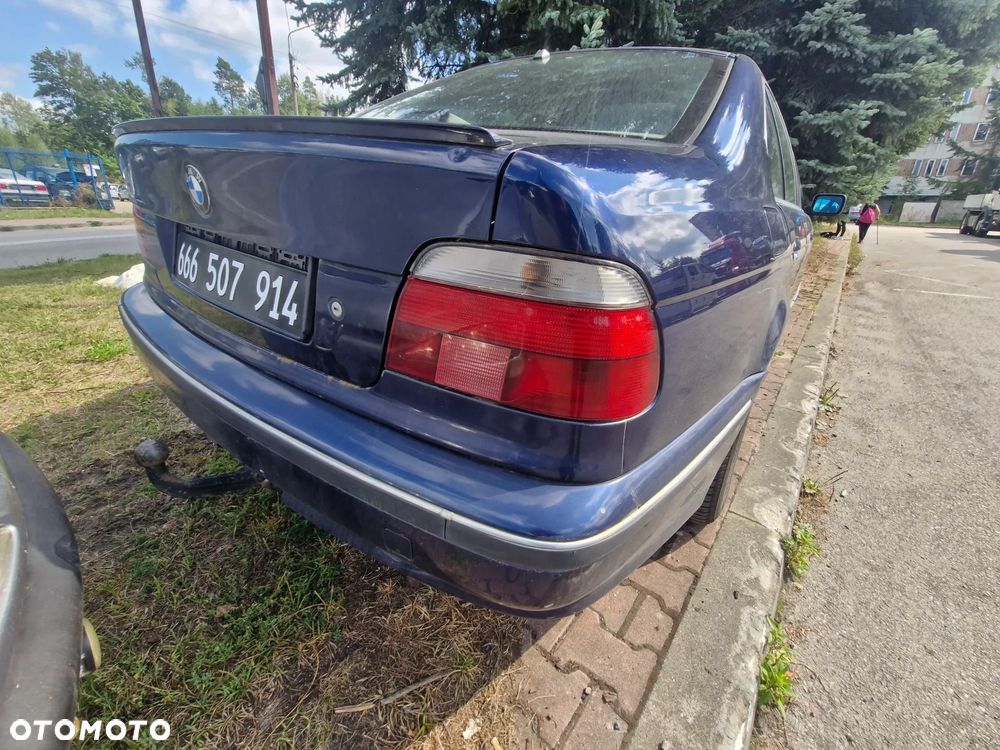 BMW E39- pojazd na części: maska, zderzak, drzwi, szyby, lusterka, chłodnica ... - 17