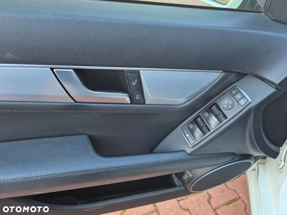 Mercedes-Benz Klasa C 350 CDI DPF (BlueEFFICIENCY) 7G-TRONIC Avantgarde - 22