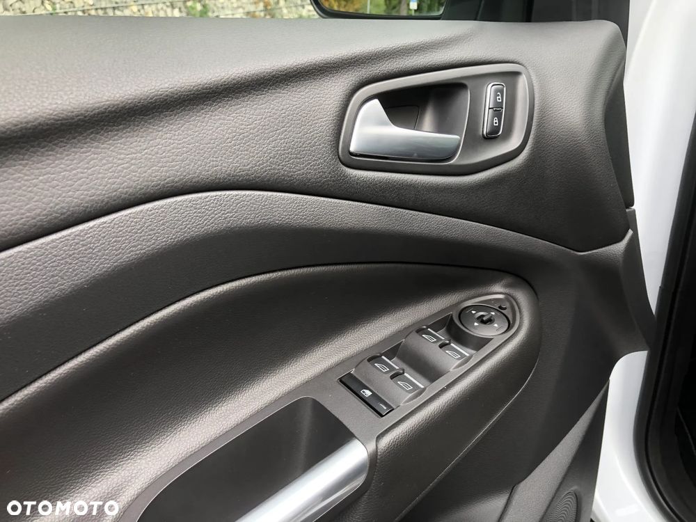 Ford Kuga 2.0 TDCi 2x4 Titanium - 25