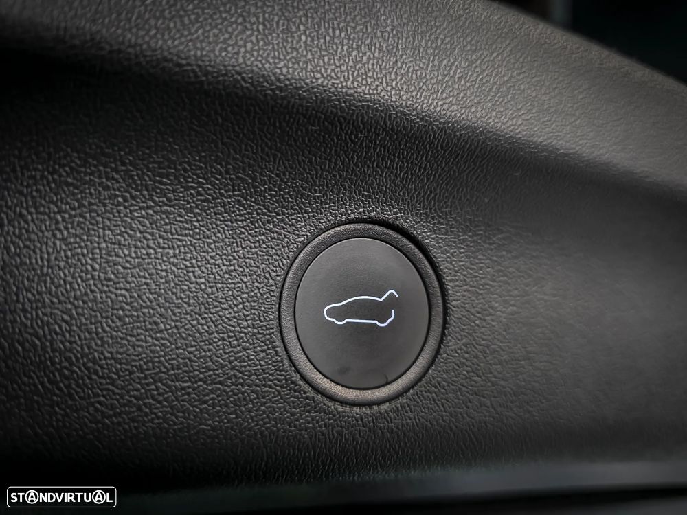 Tesla Model Y Long Range Dual Motor AWD - 34