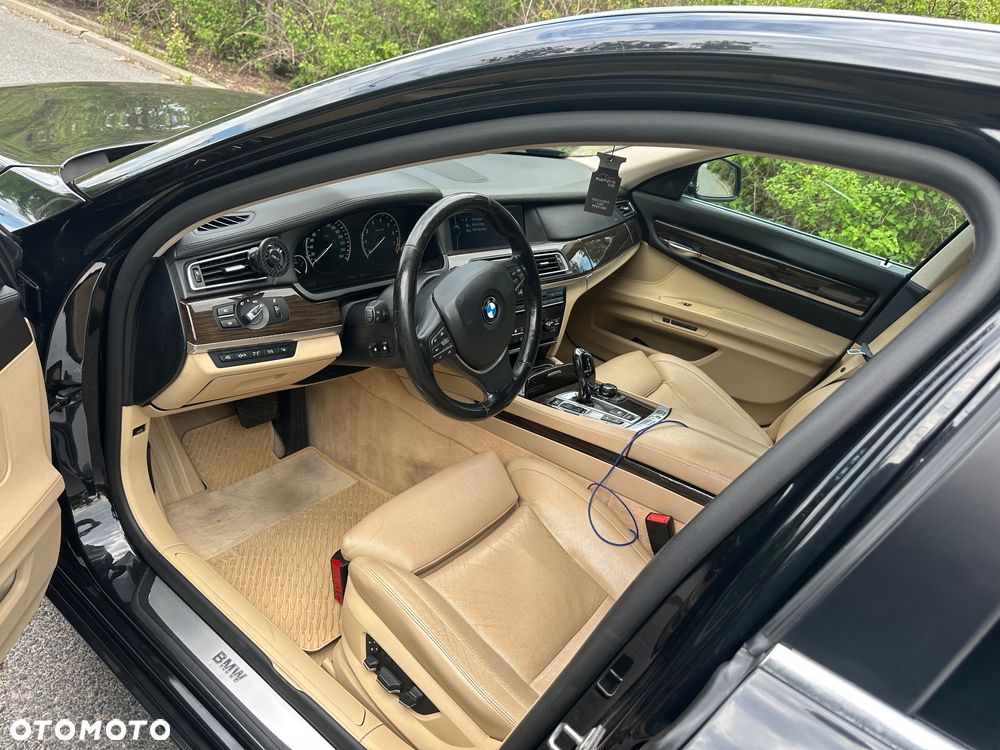 BMW Seria 7 750i L - 9