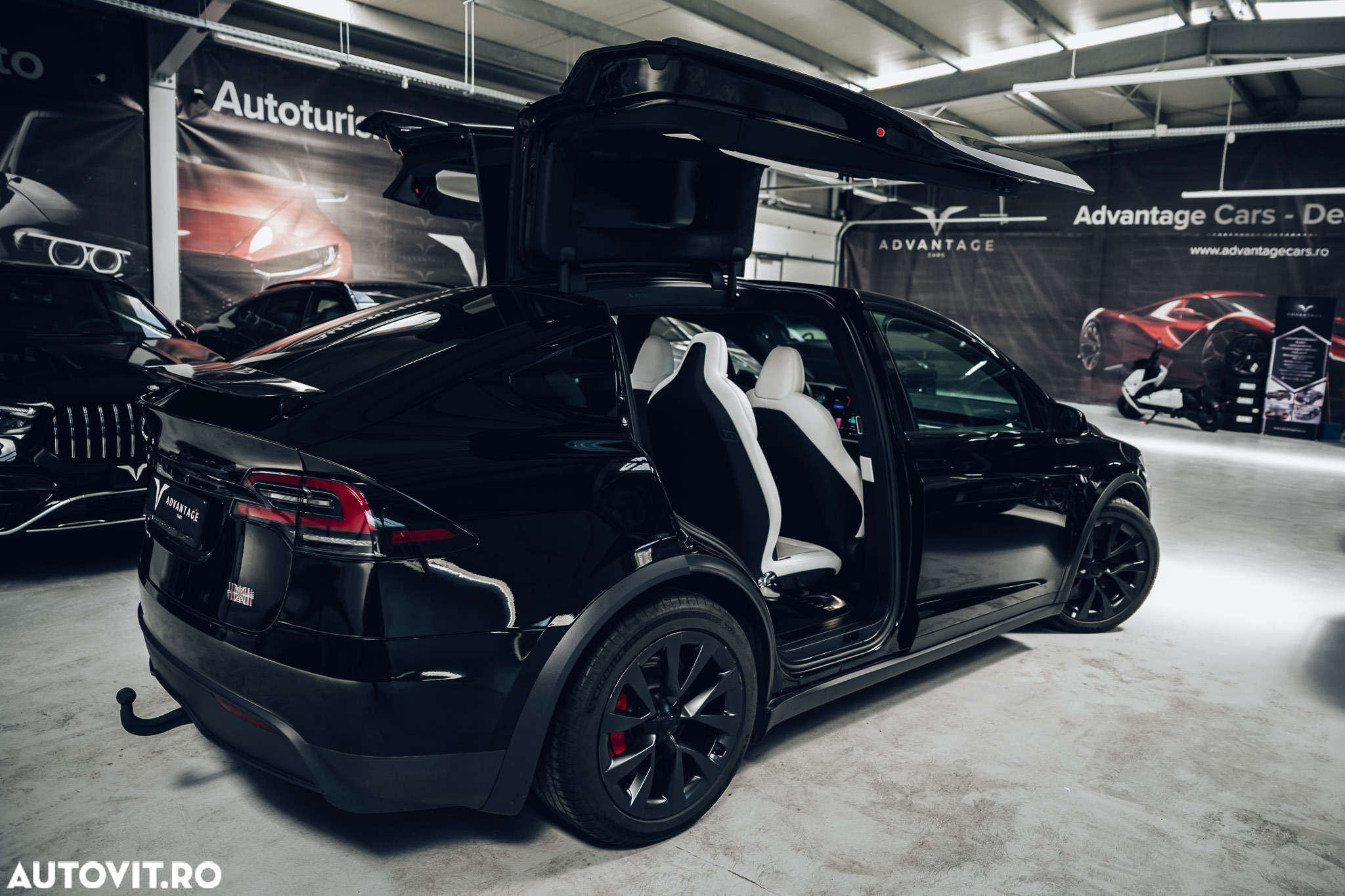 Tesla Model X Plaid - 16