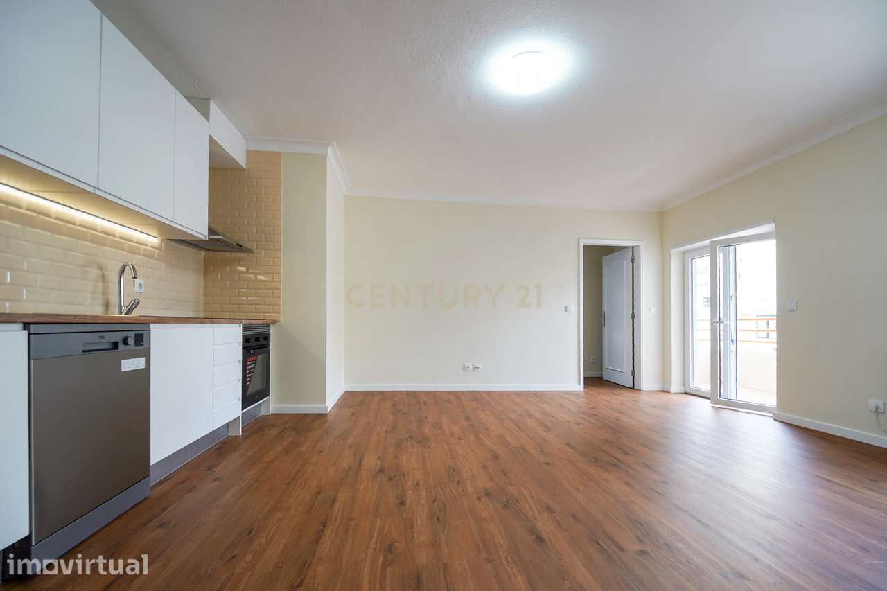 Apartamento T2 Renovado em Buarcos, perto da Praia - Grande imagem: 3/22