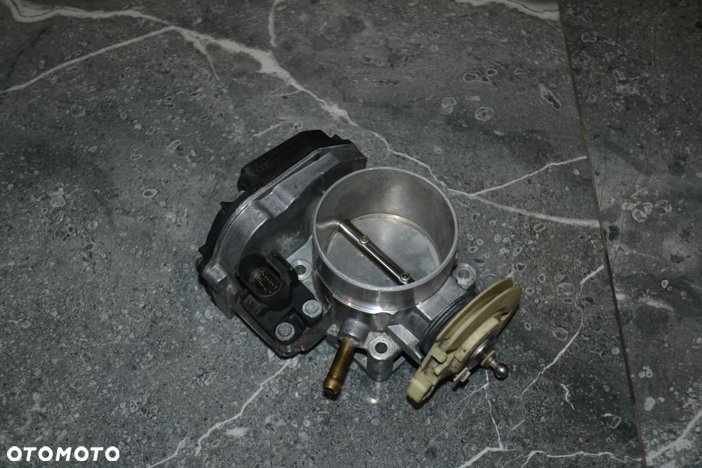 VW PASSAT B5 AUDI A6 C5 2,4 2,8 PRZEPUSTNICA POWIETRZA 078133063AK - 2