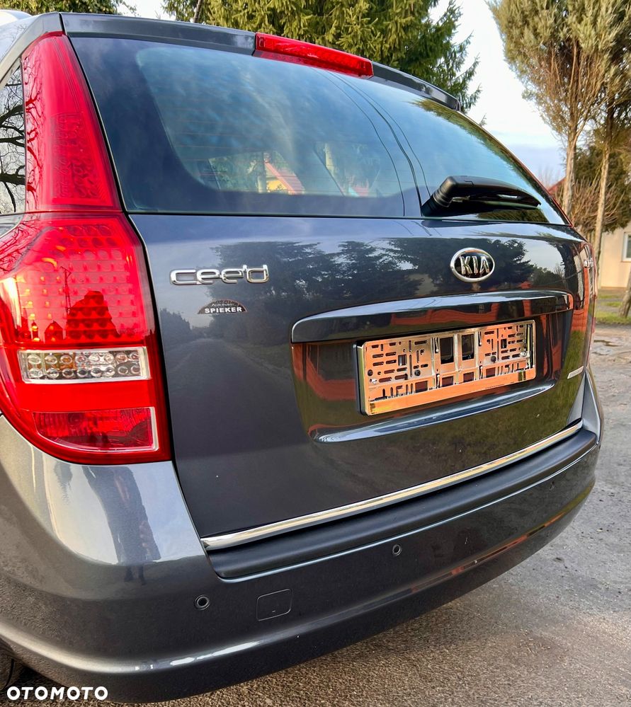 Kia Ceed - 31