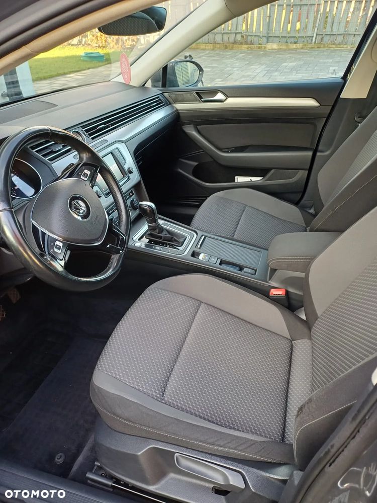 Volkswagen Passat 2.0 TDI (BlueMotion Technology) DSG Comfortline - 23