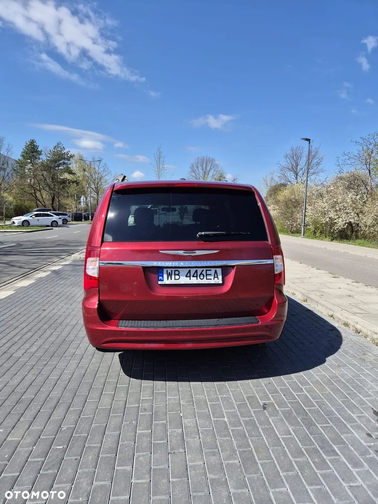 Chrysler Town & Country - 6