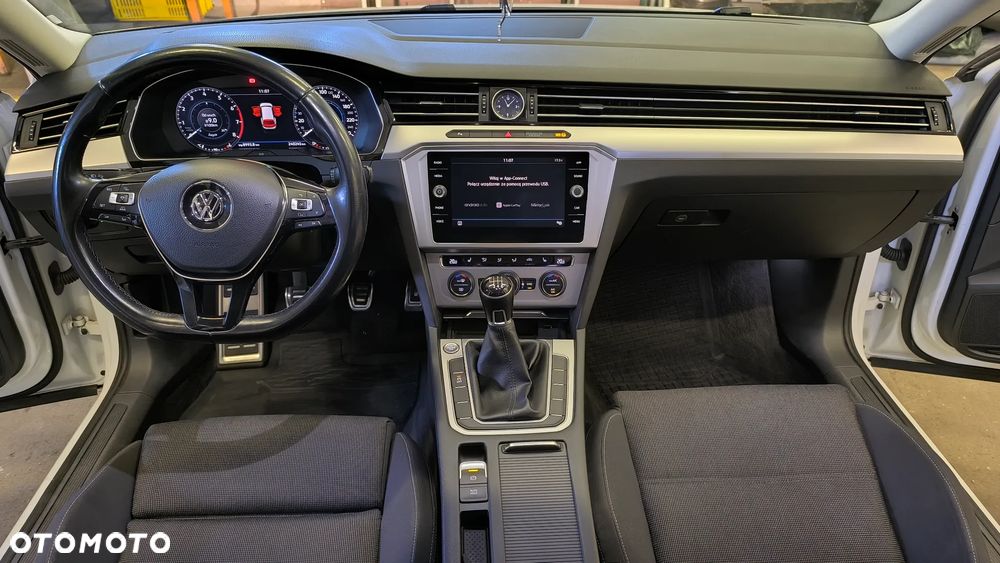 Volkswagen Passat - 13