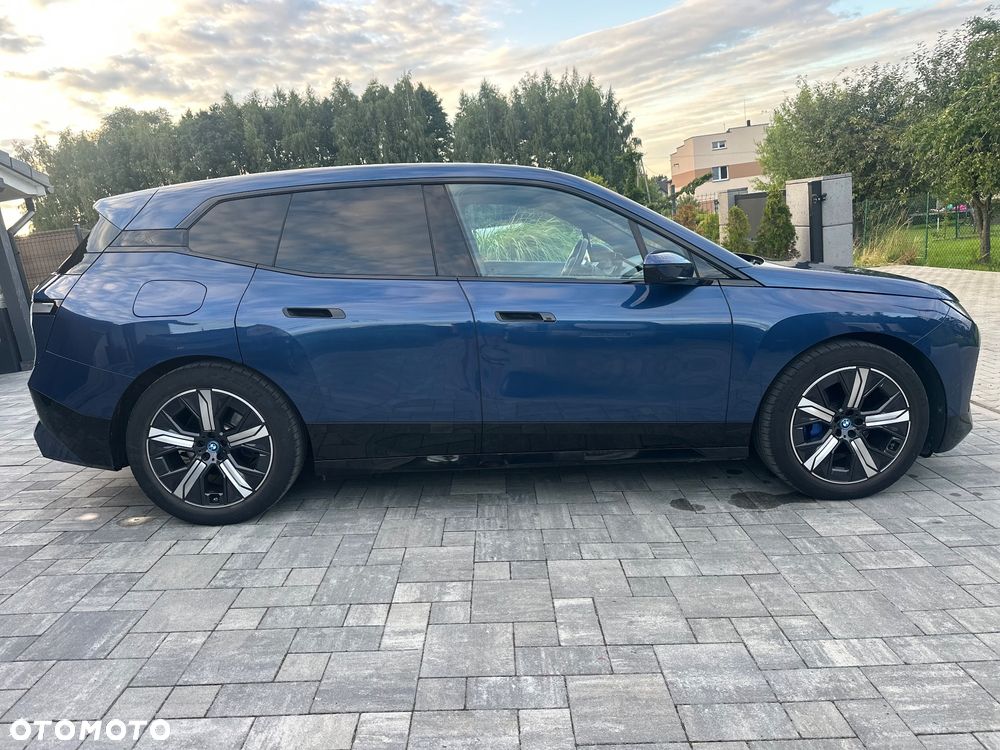 BMW iX xDrive40 76.6kWh Signature - 8