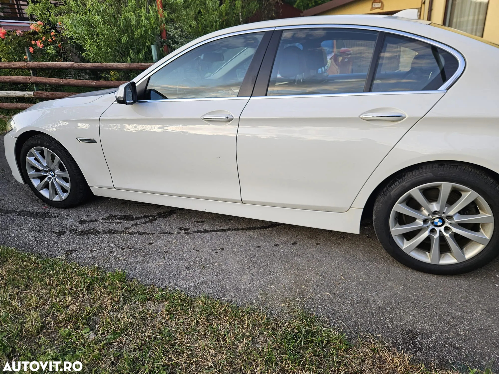 BMW Seria 5 525d xDrive AT - 3