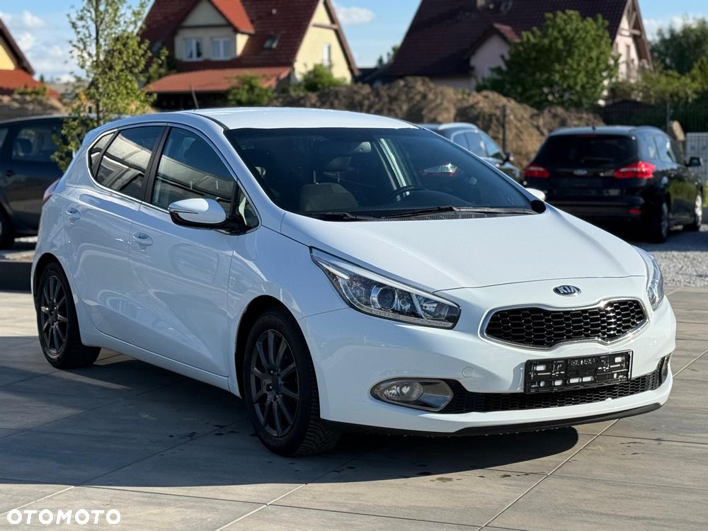 Kia Ceed - 12