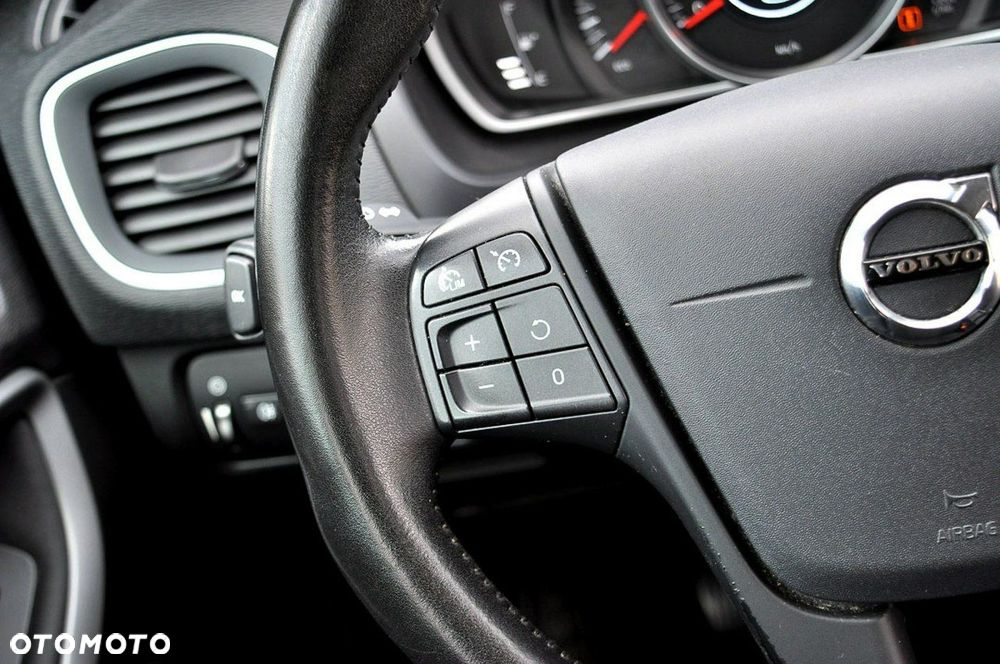 Volvo V40 D2 Drive-E Momentum - 12