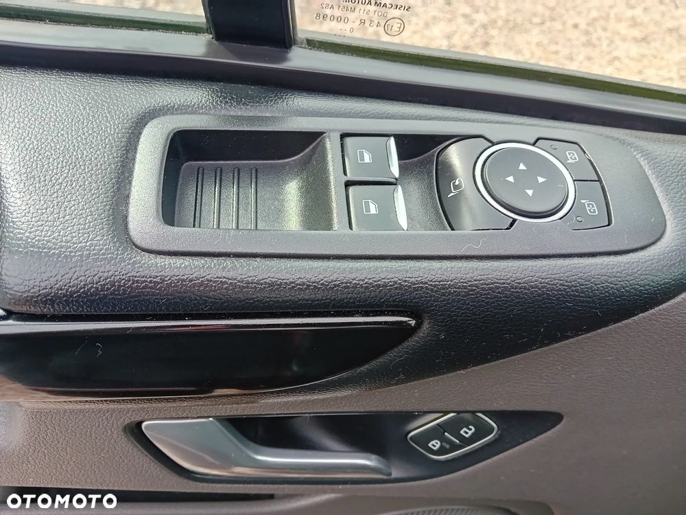 Ford Tourneo Custom - 21