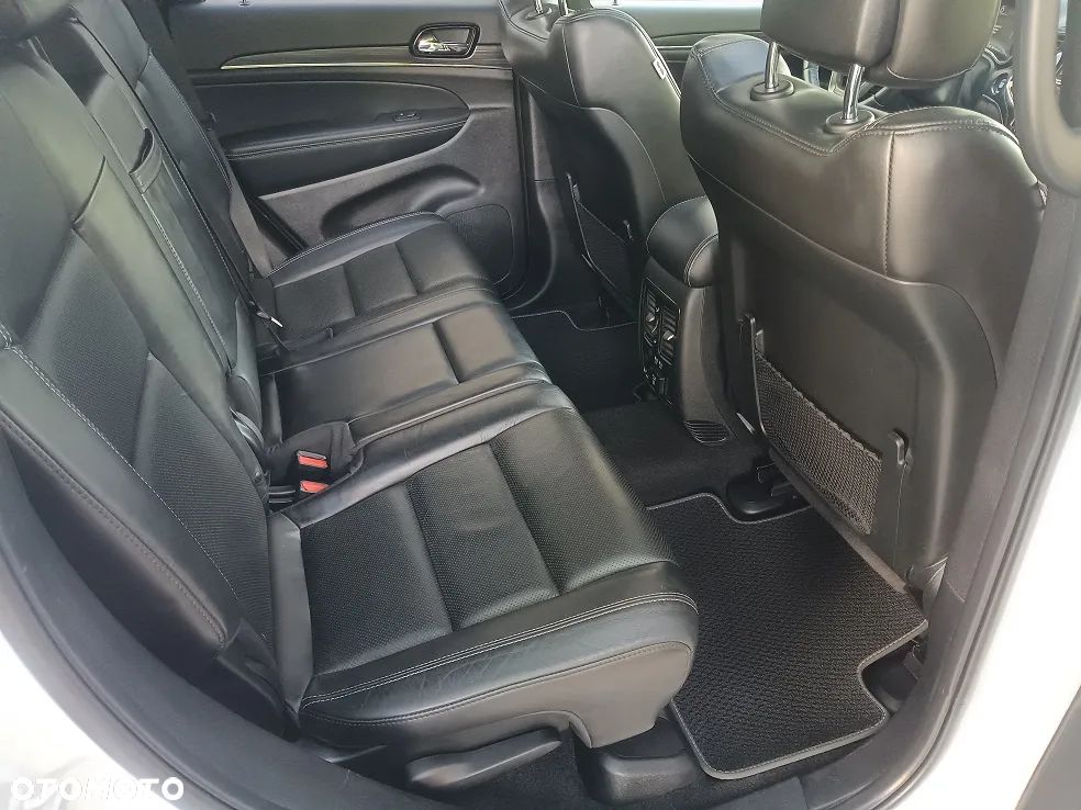 Jeep Grand Cherokee - 12