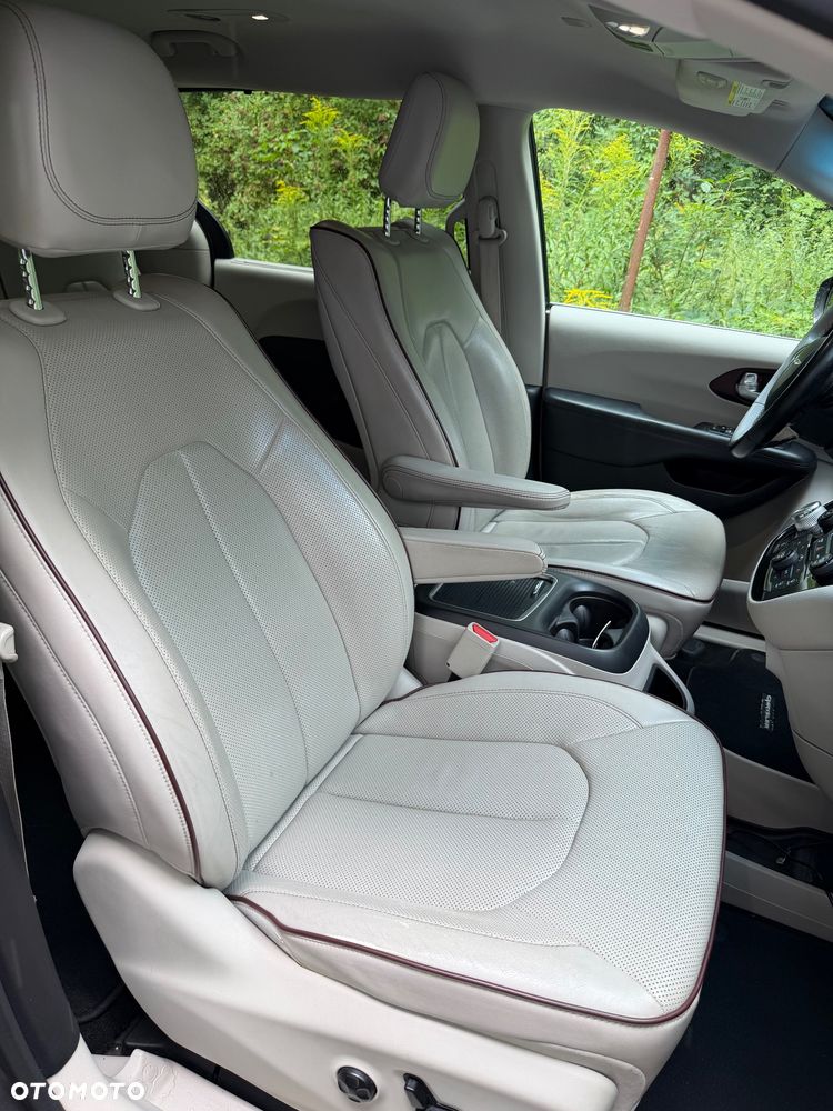 Chrysler Pacifica - 5