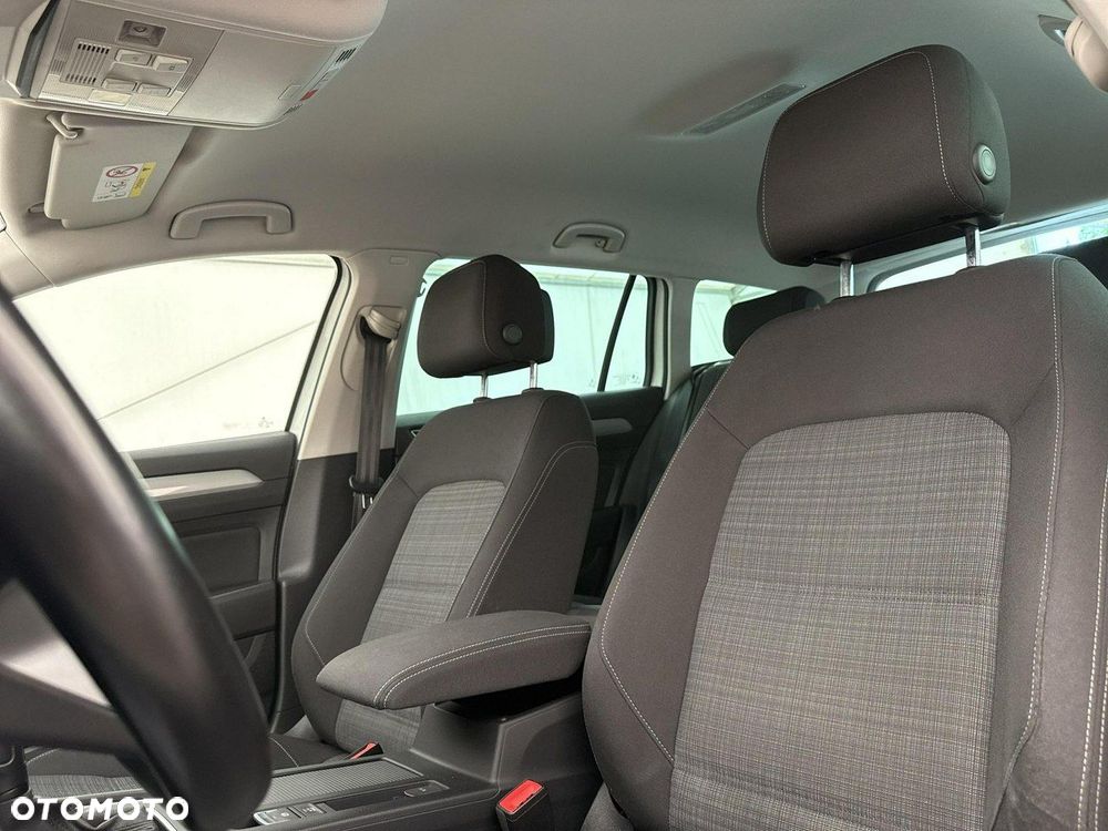 Volkswagen Passat - 12