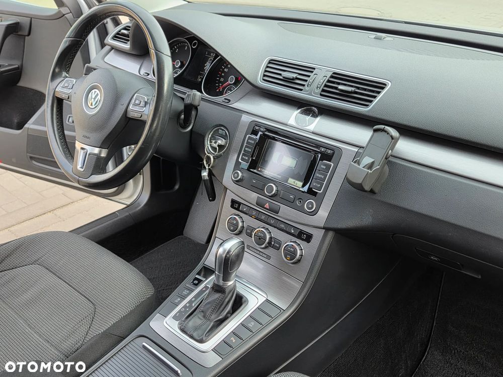 Volkswagen Passat 2.0 Blue TDI DSG SCR Comfortline - 24