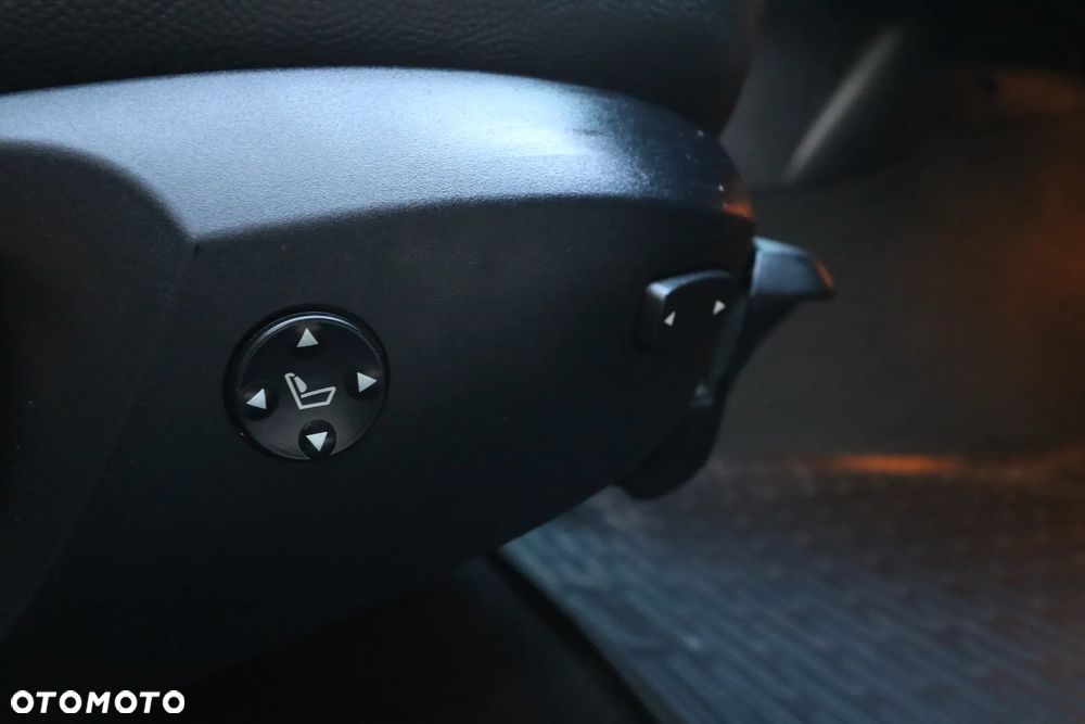 BMW Seria 1 120i - 12
