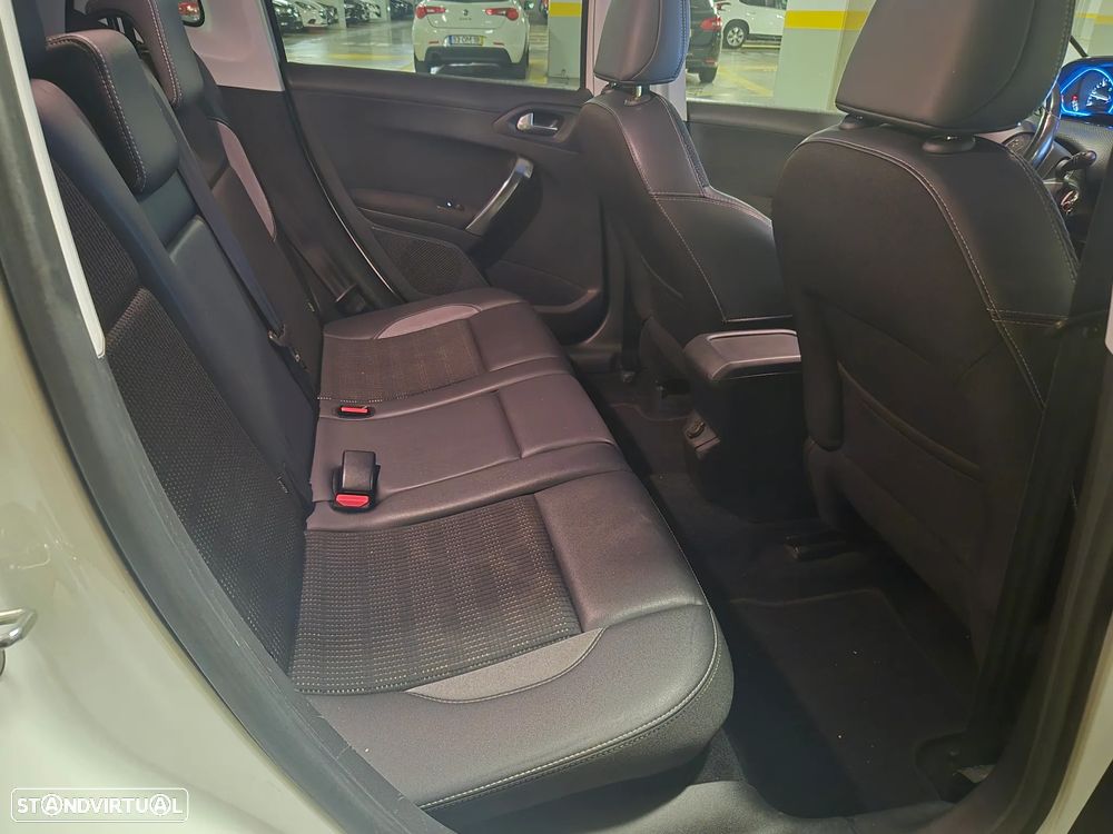 Peugeot 2008 1.6 BlueHDi Allure - 30