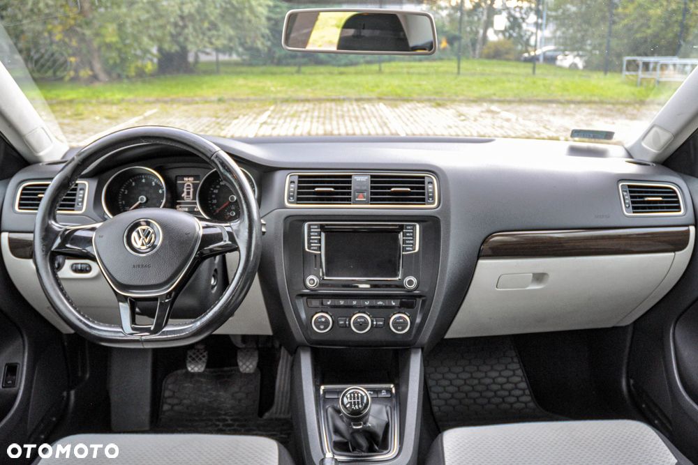 Volkswagen Jetta - 10