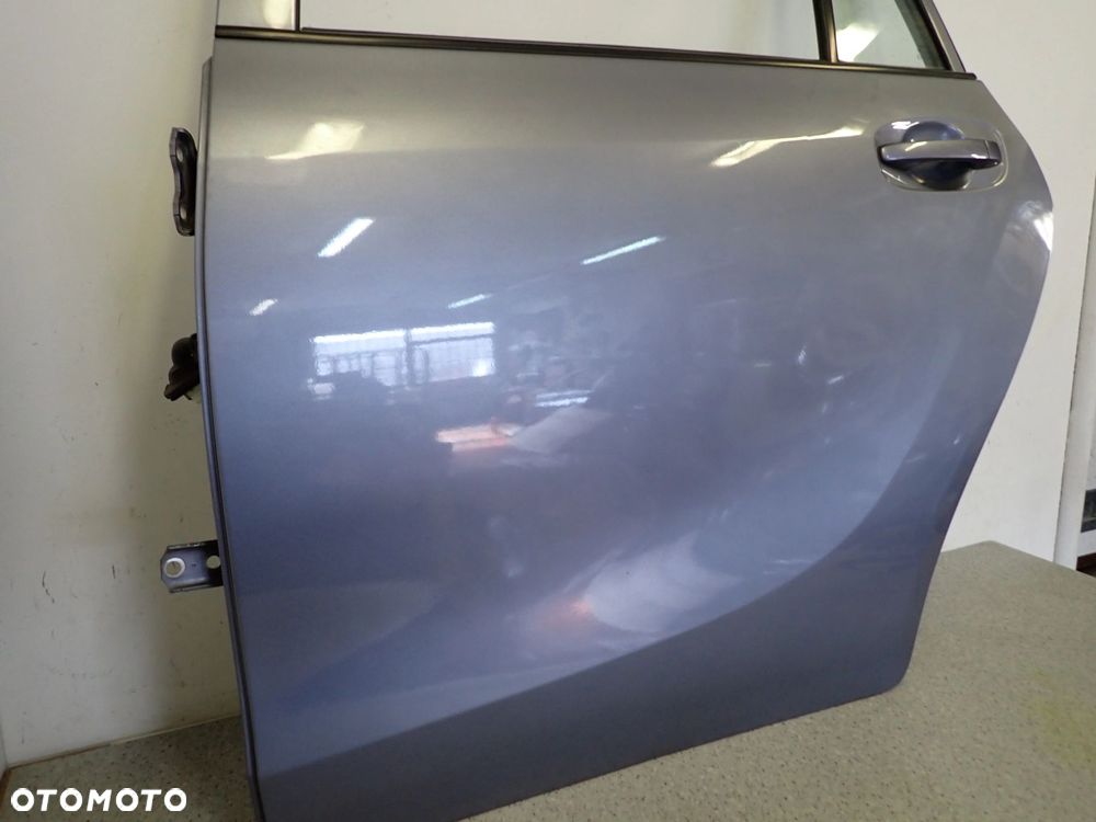 TOYOTA VERSO 09-13 DRZWI TYLNE LEWE 8T4 - 3