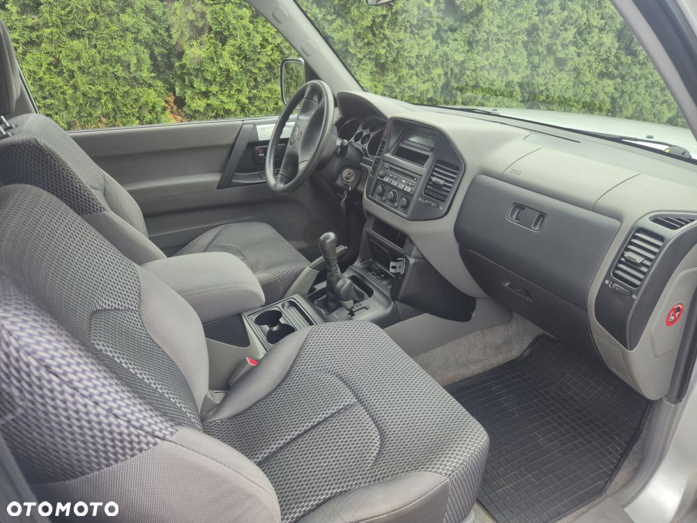 Mitsubishi Pajero - 13