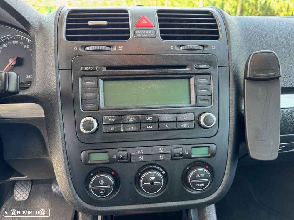 VW Jetta 2.0 TDI Sportline - 13