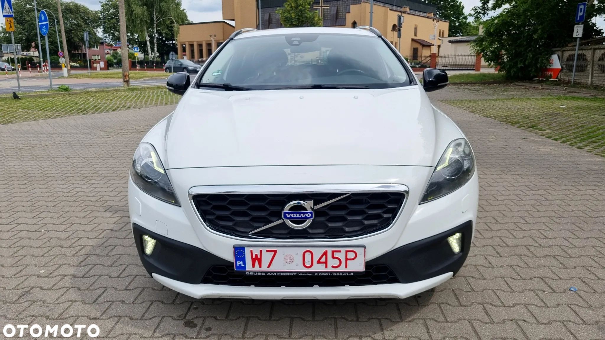 Volvo V40 Cross Country D3 Momentum - 1